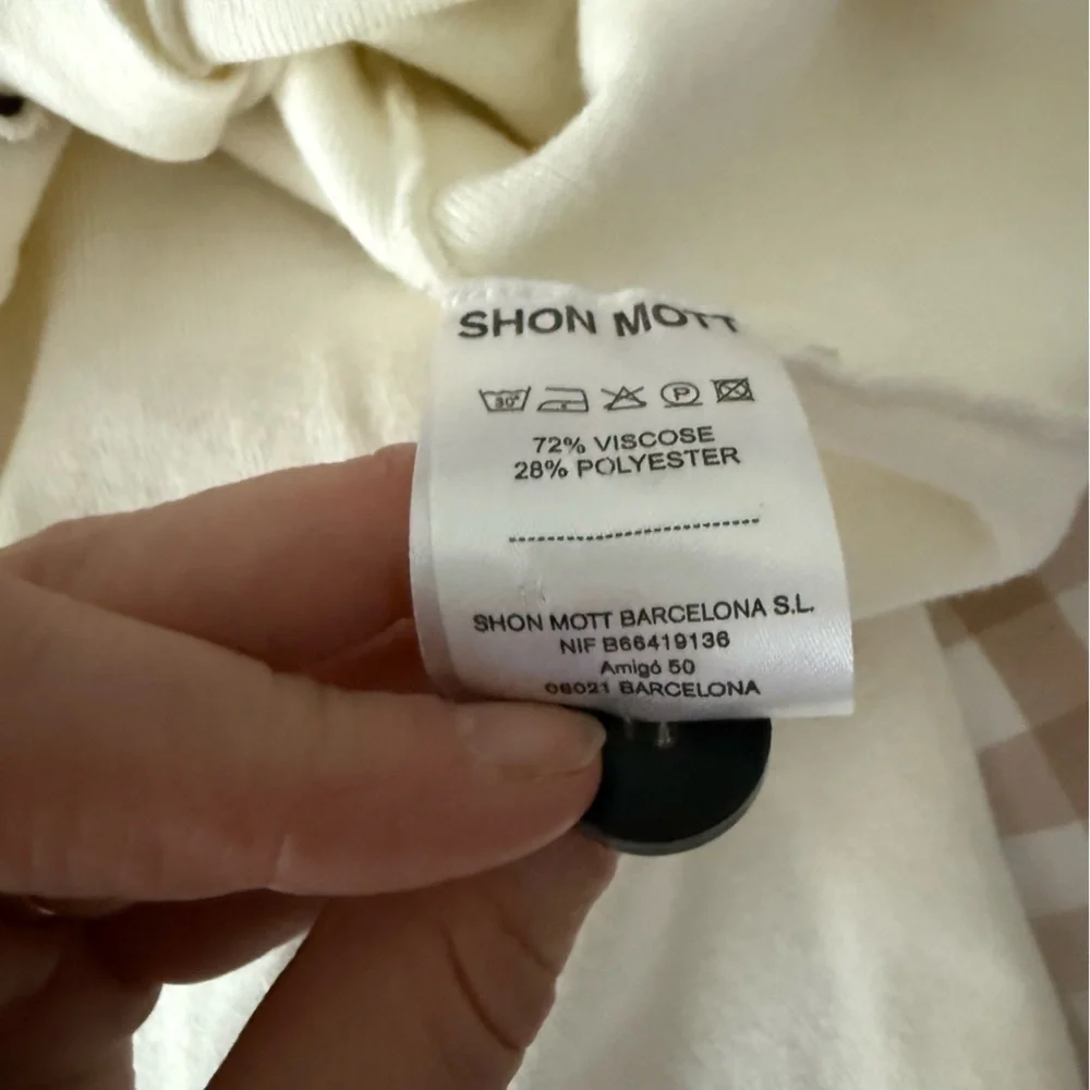 Women’s Shon Mott white cardigan size 1